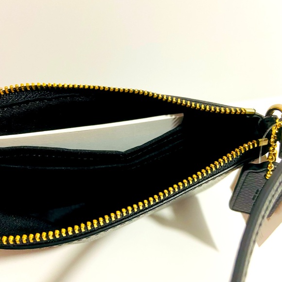 🆕COACH-Brand New COACH Wristlet you are going to love.Beautiful-stylish-neutral - Picture 2 of 5
